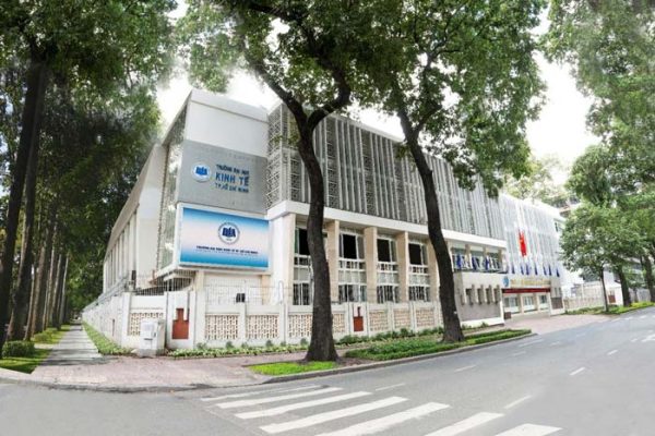 Top 8 các trường đại học xét tuyển học bạ ở TpHCM