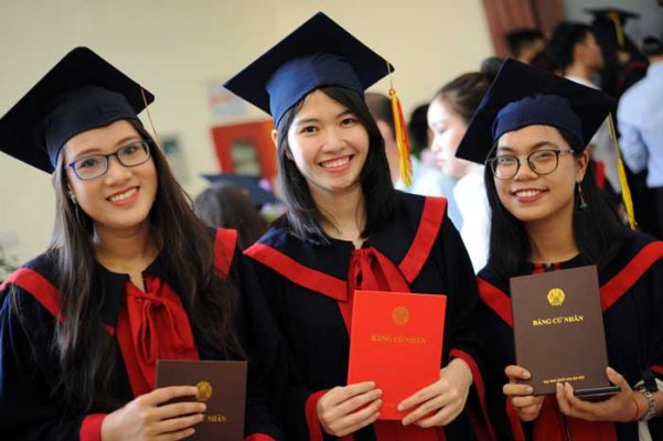 Bằng Tốt Nghiệp Cao Đẳng Gọi Là Gì? Dễ Xin Việc Không?